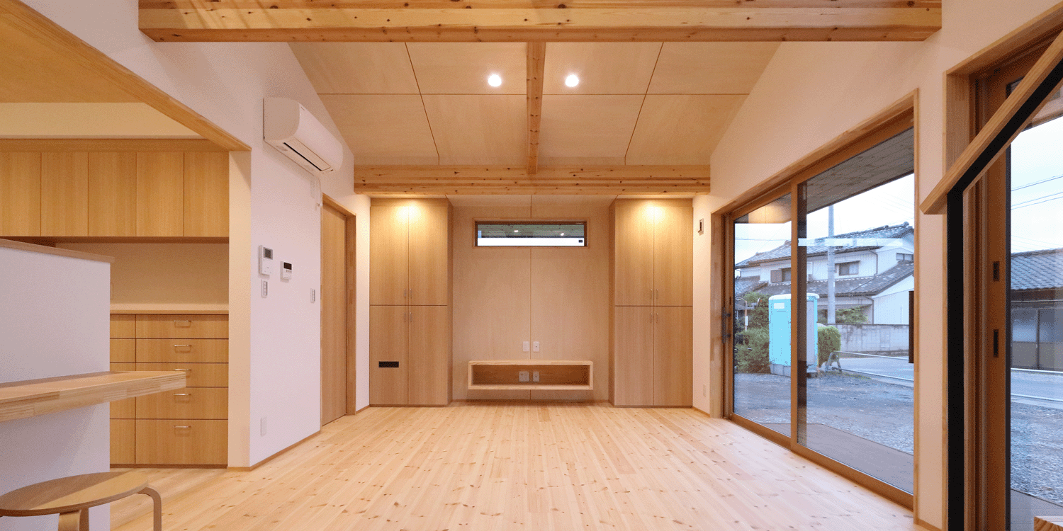 栃木県佐野市石塚町の新築住宅　主な収納家具は、空間のアクセントにもなったり、室から利用しやすく保管しやすくを考えてます。